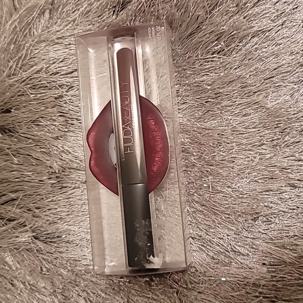 Huda beauty demi matte cream lipstick